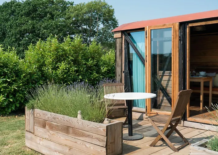 Swallowfield Glamping-Station Master