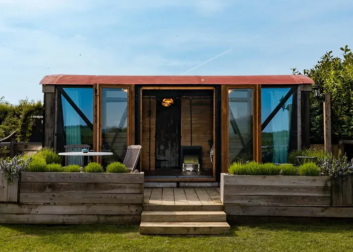 Swallowfield Glamping-Station Master