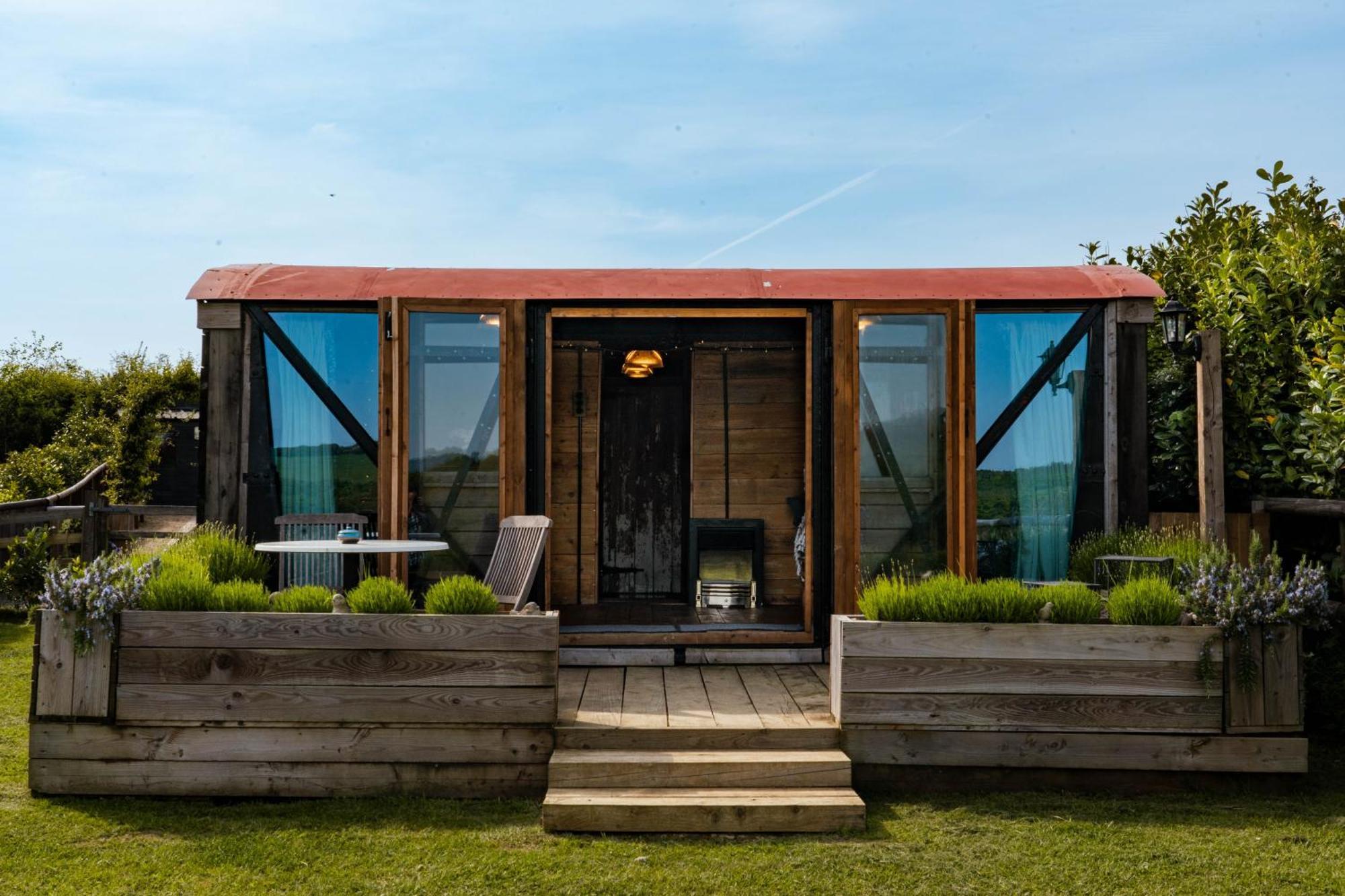Swallowfield Glamping-station Master *