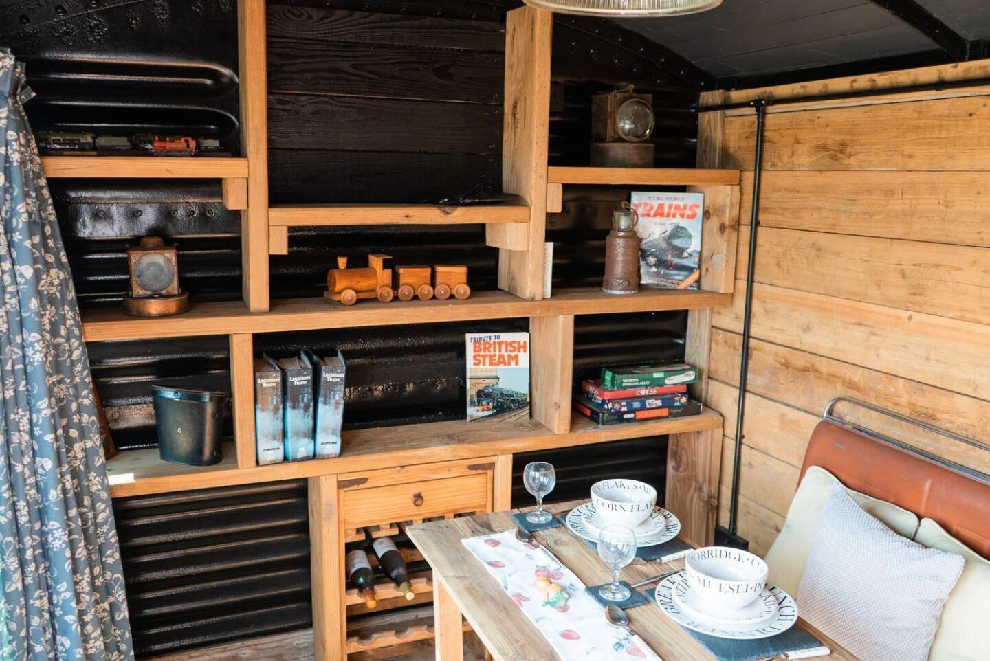 Swallowfield Glamping-station Master *
