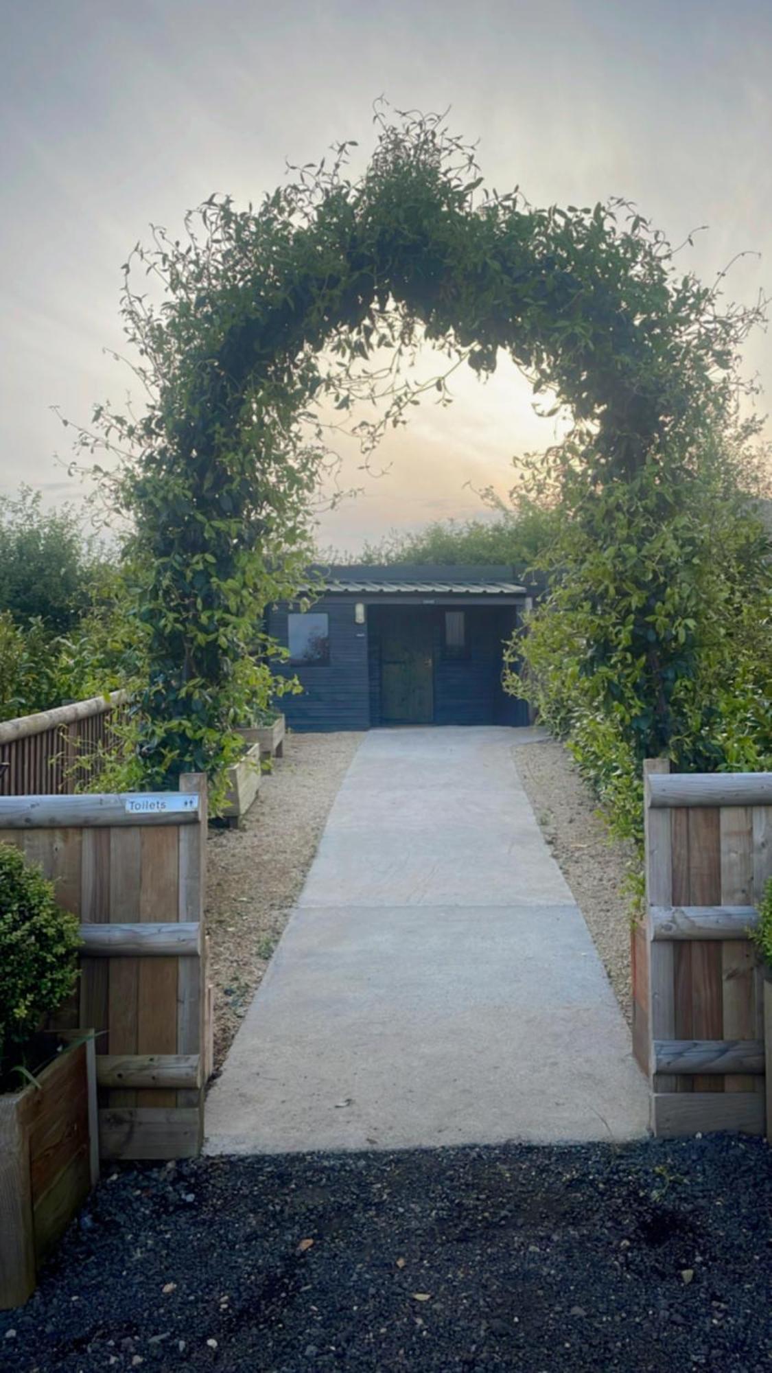 Swallowfield Glamping-station Master *
